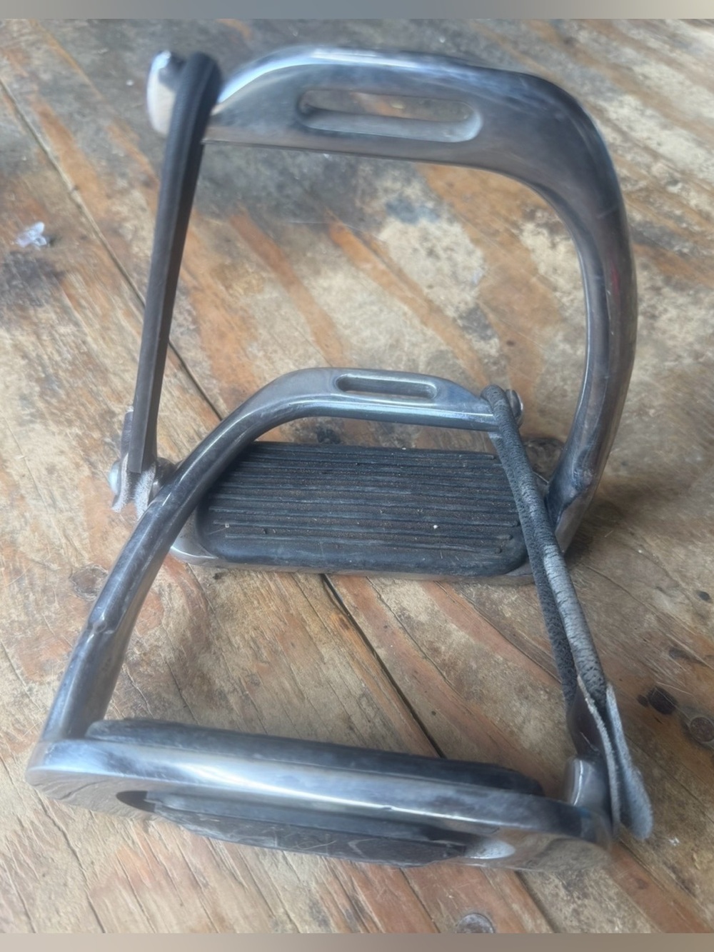 4.75” peacock stirrup irons
